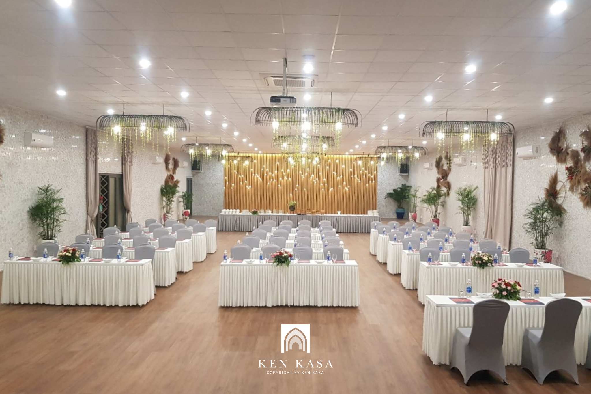 Ph&ograve;ng tổ chức sự kiện tại Sunset Sanato Resort & Villas